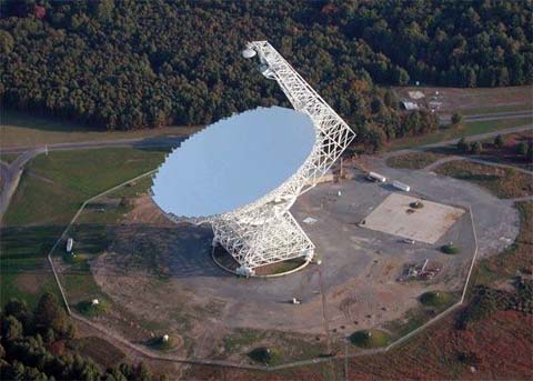 Это самый большой в мире управляемый радиотелескоп, высотой почти 100 метров